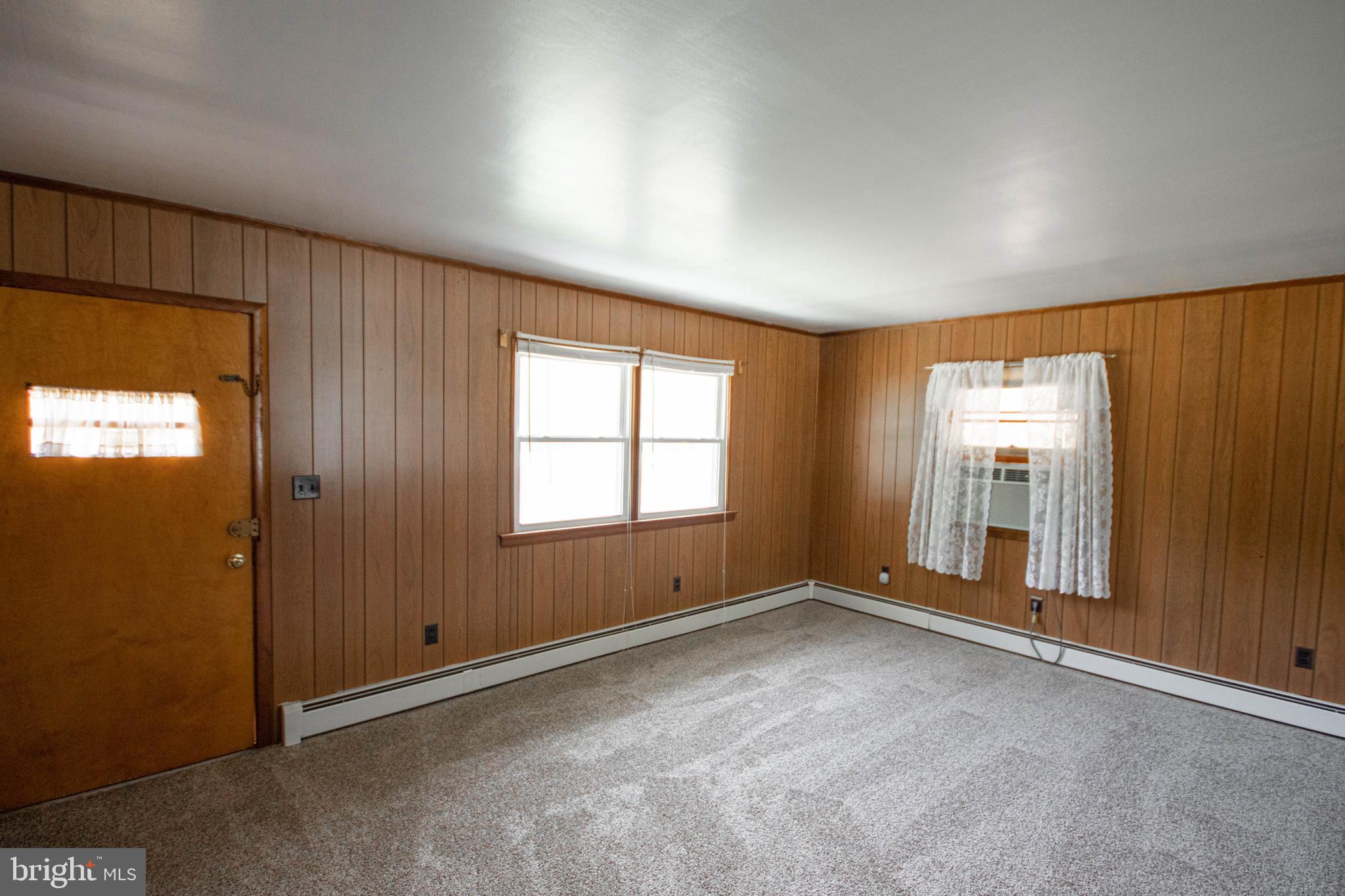 20872 Nanticoke Road Bivalve, MD 21814 - Photo 7 of 33 Living room