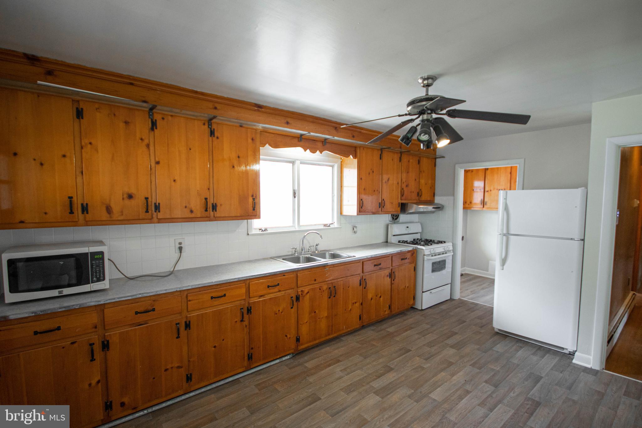 20872 Nanticoke Road Bivalve, MD 21814 - Photo 9 of 33 Kitchen
