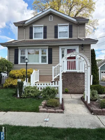 $1,800 | 829 Elm Avenue, Ridgefield, NJ 07657