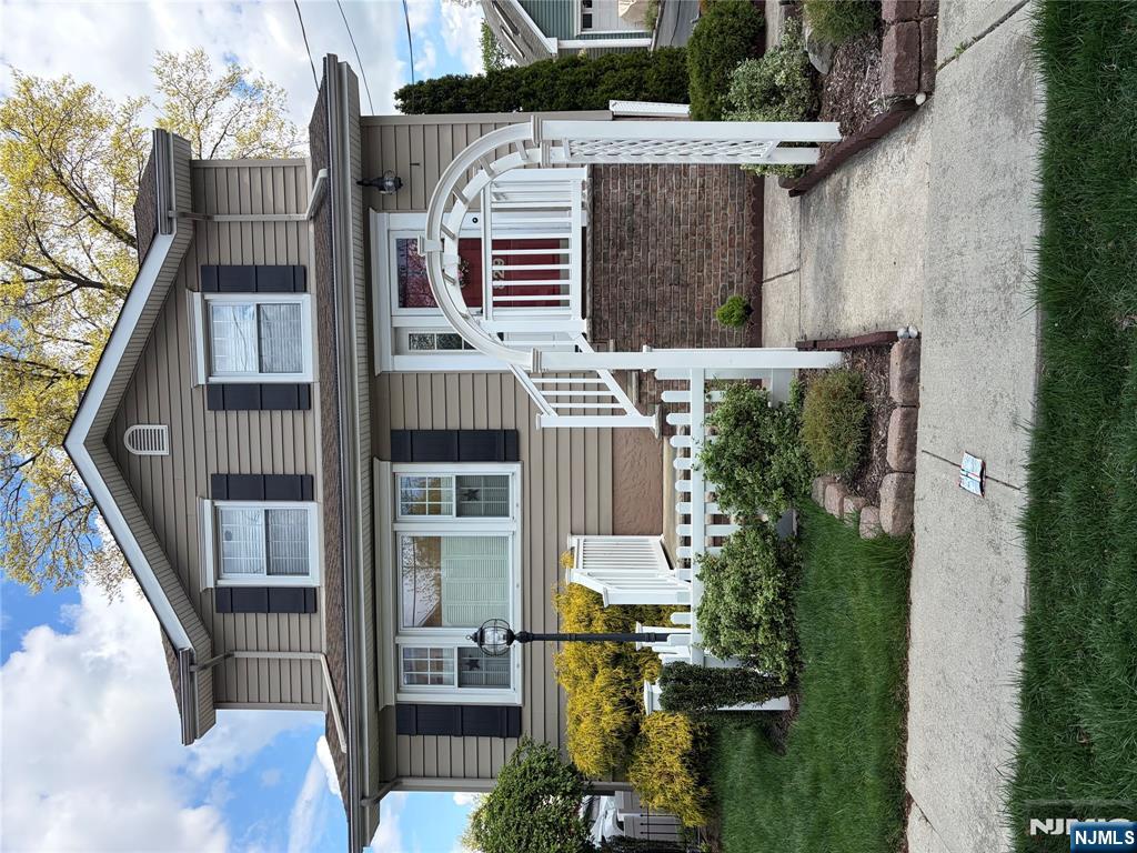 829 Elm Avenue Ridgefield, NJ 07657 - Photo 2 of 3