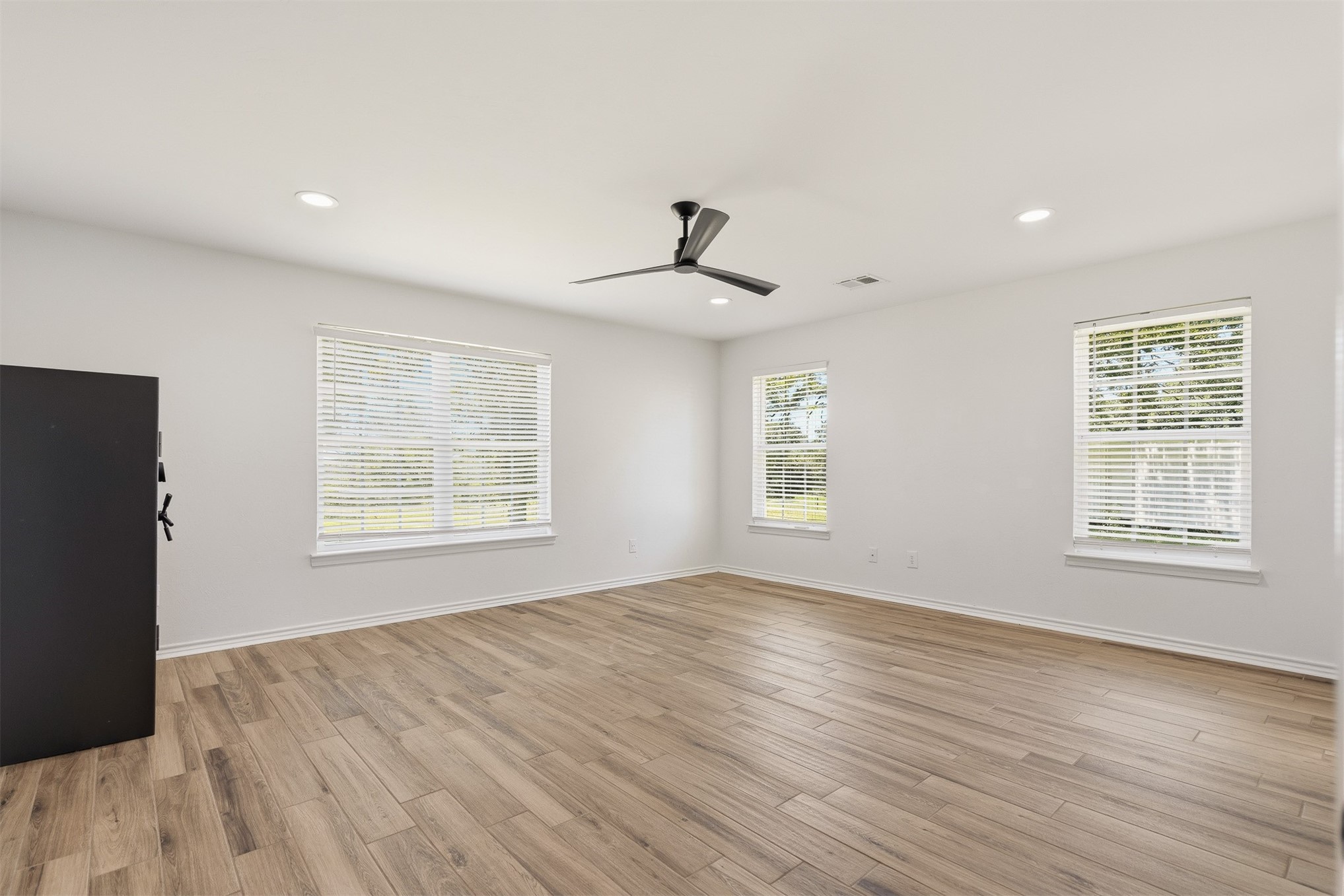 831 Barrons Ridge Wilson, OK 73463 - Photo 17 of 47 Spacious room featuring wood-finish flooring, recessed lighting, and a contemporary ceiling fan