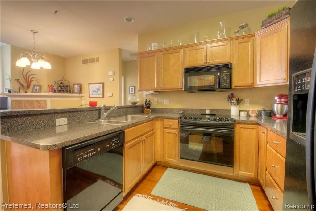 45459 North Stonewood Road Canton, MI 48187 - Photo 18 of 30