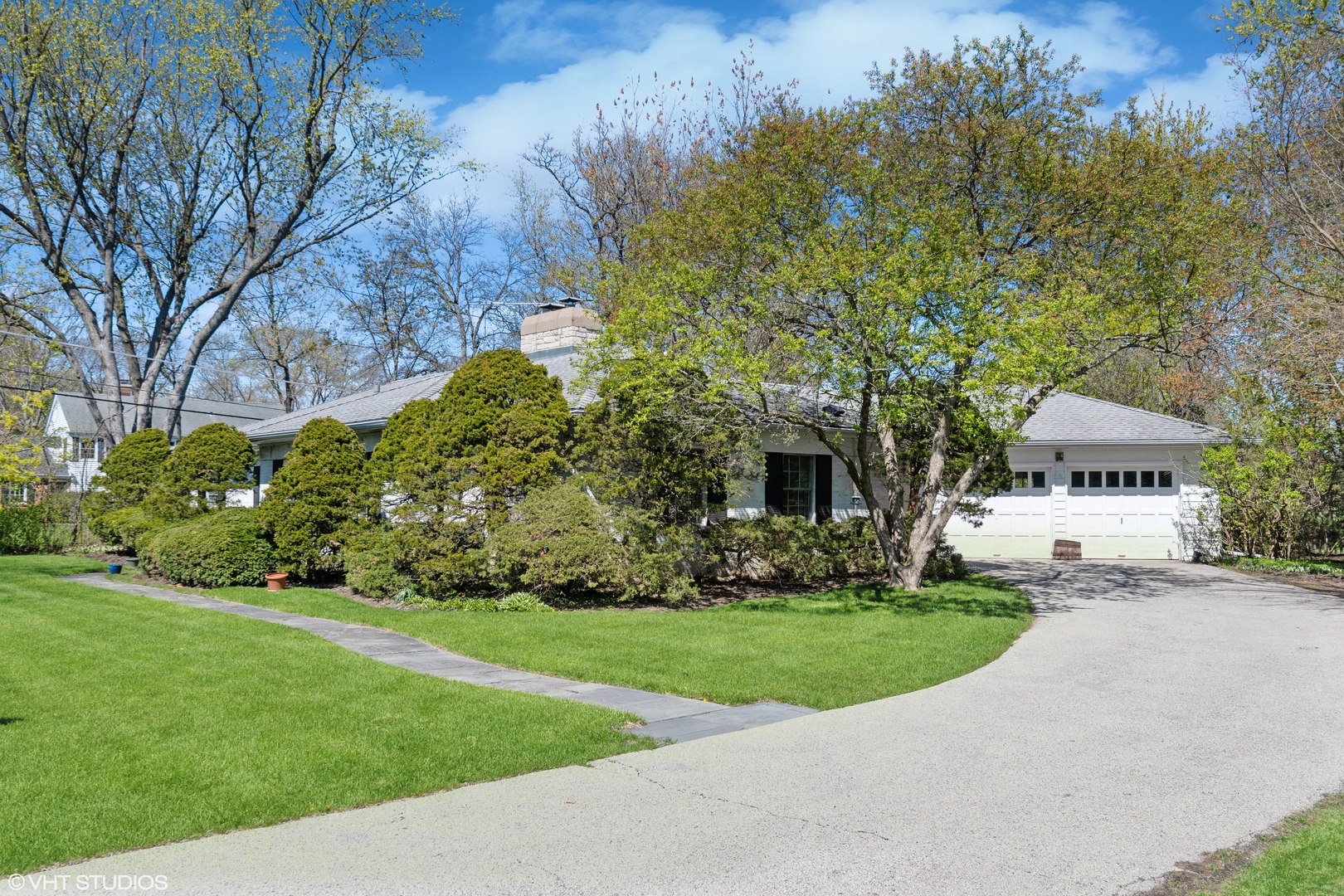 593 Greenvale Road Lake Forest, IL 60045 - Photo 2 of 5 a front view of a house with a yard