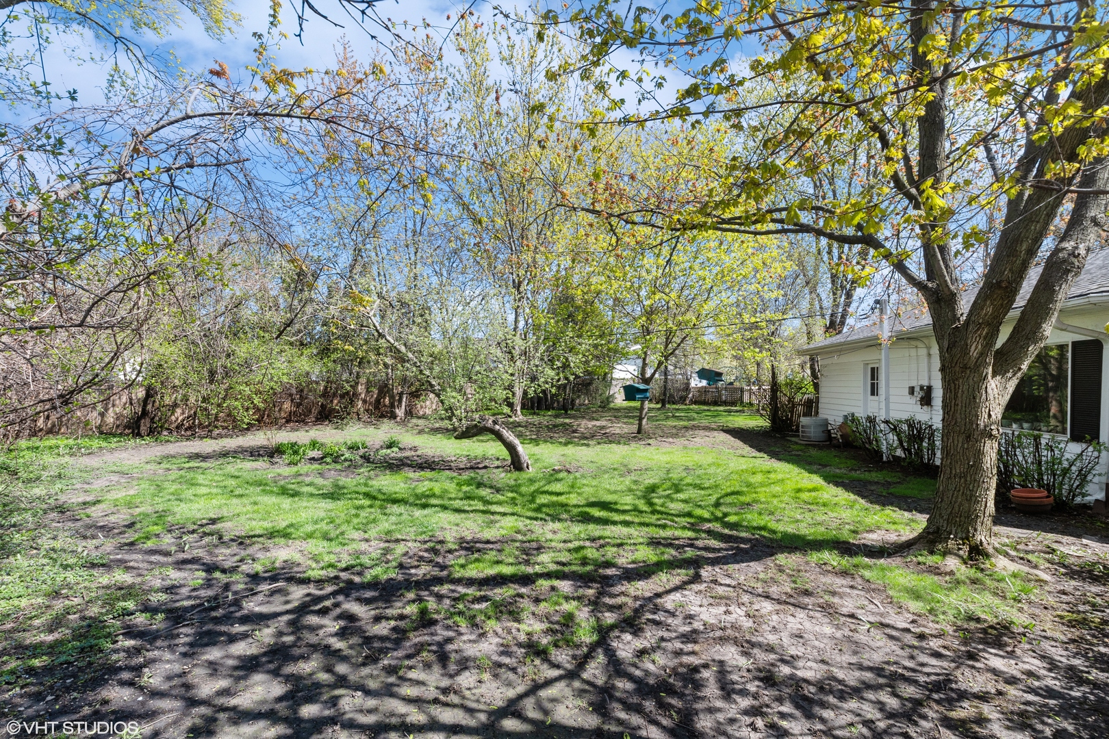 593 Greenvale Road Lake Forest, IL 60045 - Photo 3 of 5 a backyard of a house with a swing and tree