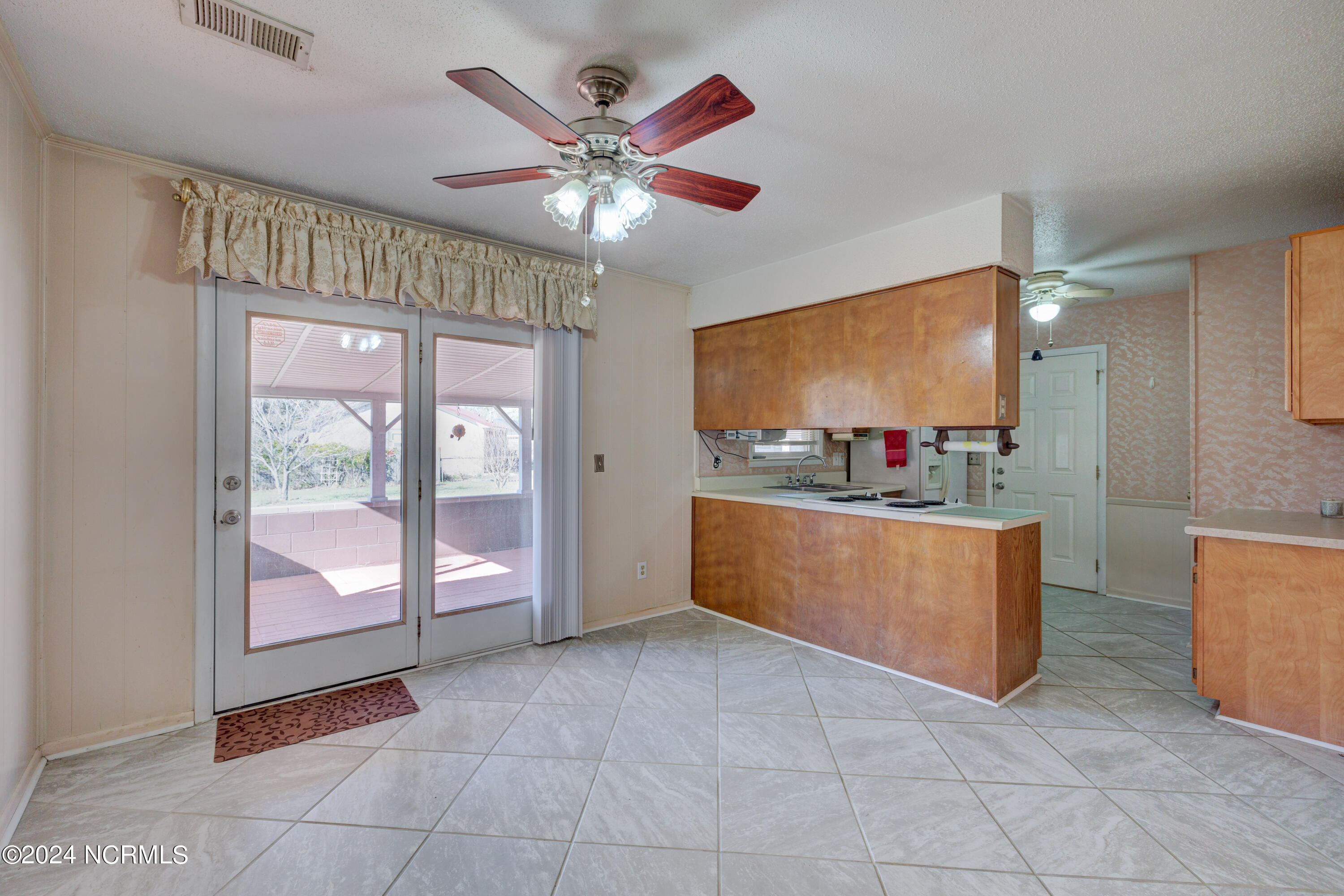 301 Burbank Road Wilmington, NC 28412 - Photo 12 of 22 Dining