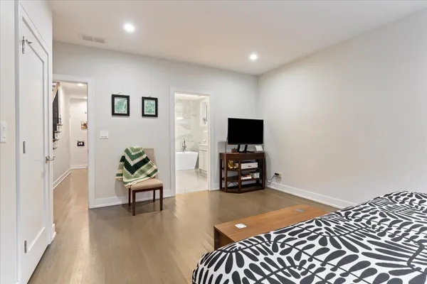 $949,000 | 3033 North Clybourn Avenue, Unit 1, Chicago, IL 60618