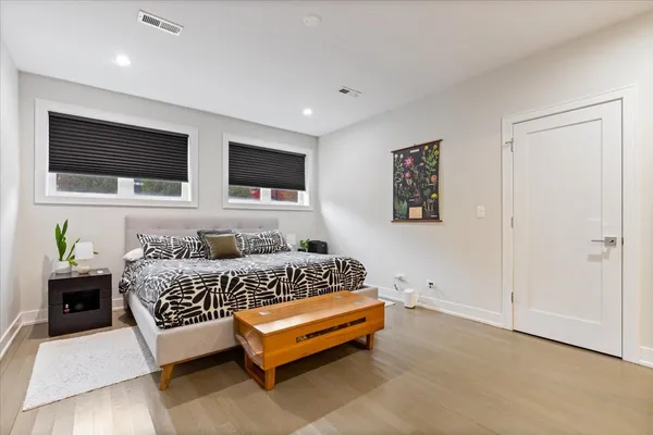 $949,000 | 3033 North Clybourn Avenue, Unit 1, Chicago, IL 60618