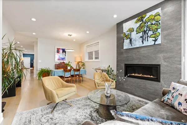 $949,000 | 3033 North Clybourn Avenue, Unit 1, Chicago, IL 60618