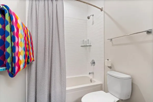 $949,000 | 3033 North Clybourn Avenue, Unit 1, Chicago, IL 60618