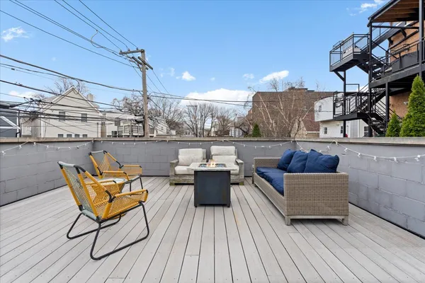$949,000 | 3033 North Clybourn Avenue, Unit 1, Chicago, IL 60618