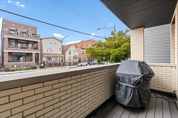 $949,000 | 3033 North Clybourn Avenue, Unit 1, Chicago, IL 60618