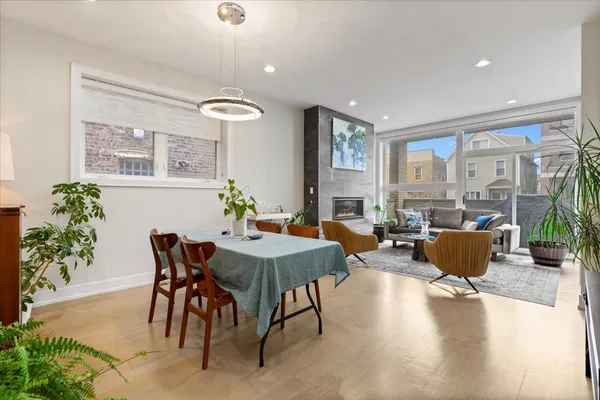 $949,000 | 3033 North Clybourn Avenue, Unit 1, Chicago, IL 60618
