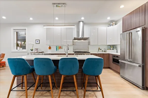 $949,000 | 3033 North Clybourn Avenue, Unit 1, Chicago, IL 60618