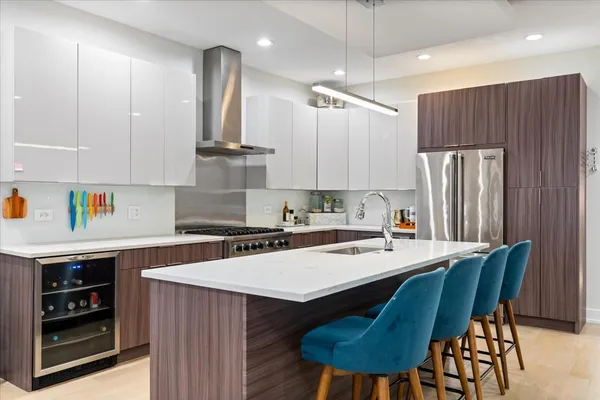 $949,000 | 3033 North Clybourn Avenue, Unit 1, Chicago, IL 60618