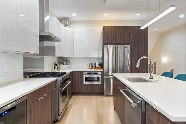 $949,000 | 3033 North Clybourn Avenue, Unit 1, Chicago, IL 60618