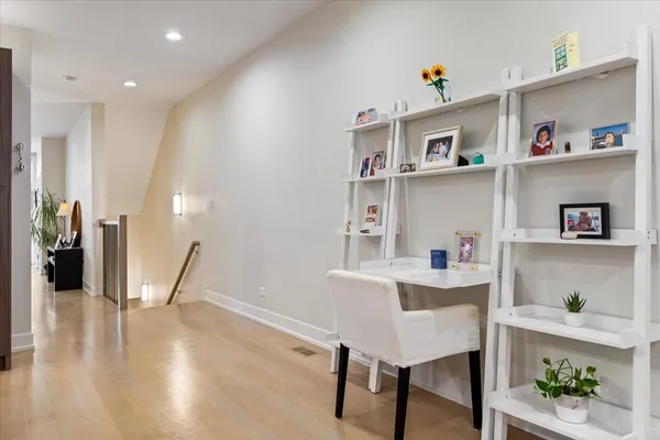 $949,000 | 3033 North Clybourn Avenue, Unit 1, Chicago, IL 60618