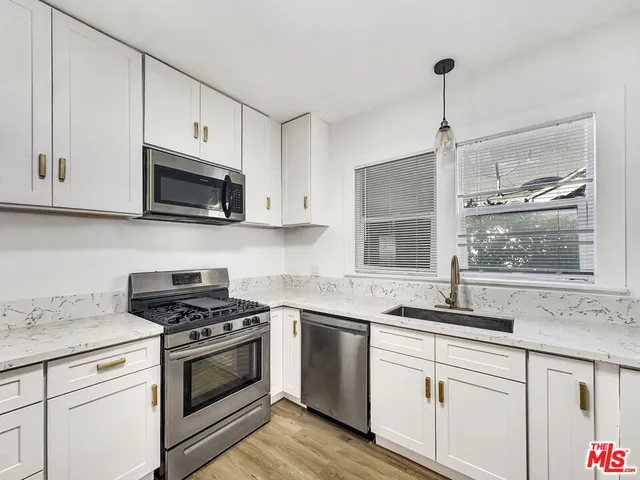 $2,295 | 2717 South Harvard Boulevard, Los Angeles, CA 90018