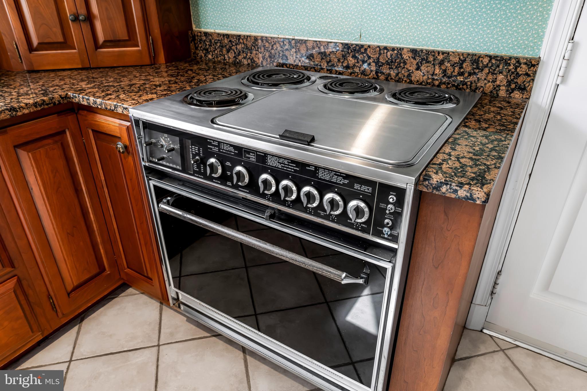 1607 Ruxton Road Towson, MD 21204 - Photo 14 of 46 a close view of a stove and a microwave oven