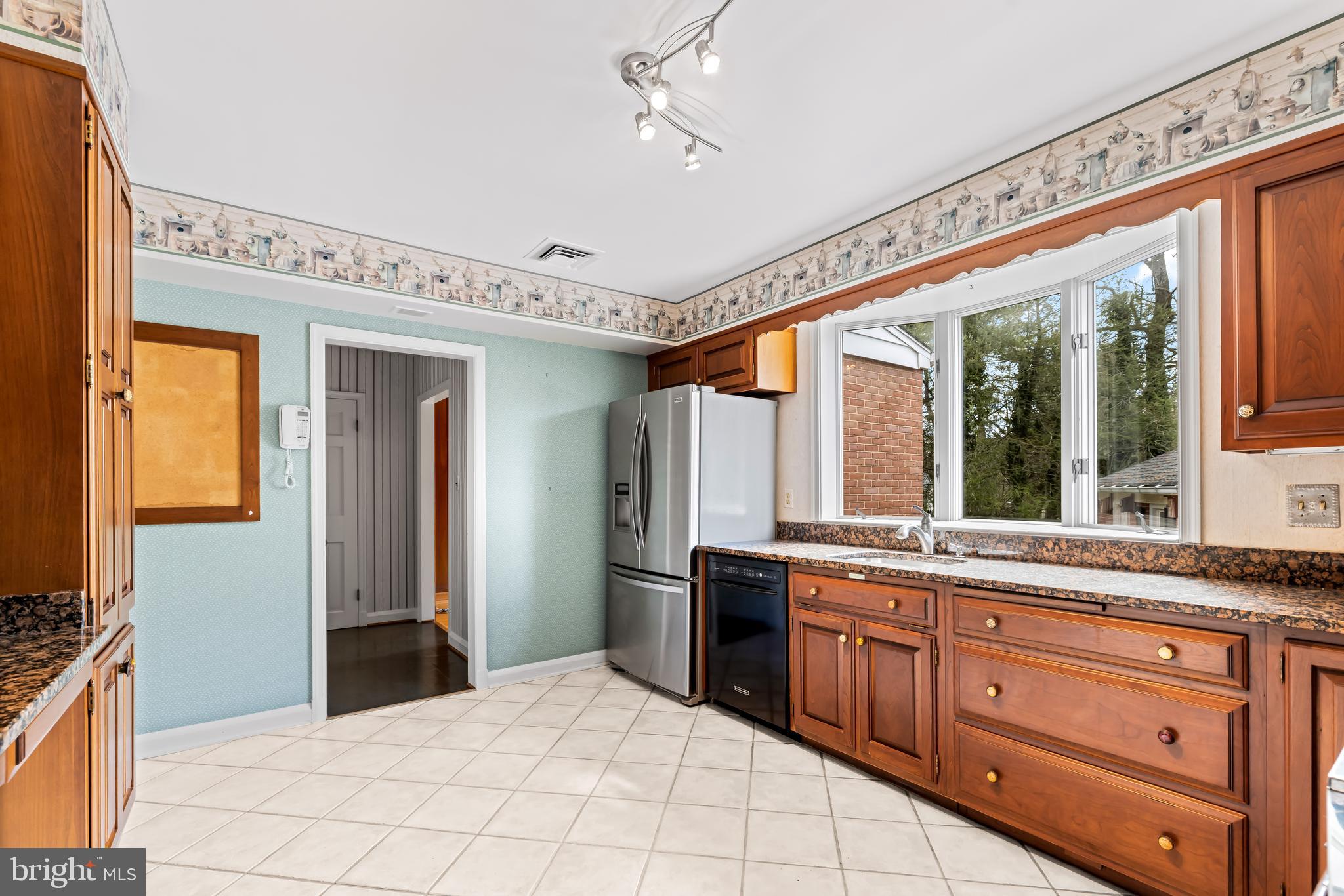 1607 Ruxton Road Towson, MD 21204 - Photo 15 of 46 a spacious bathroom with a granite countertop sink mirror and
