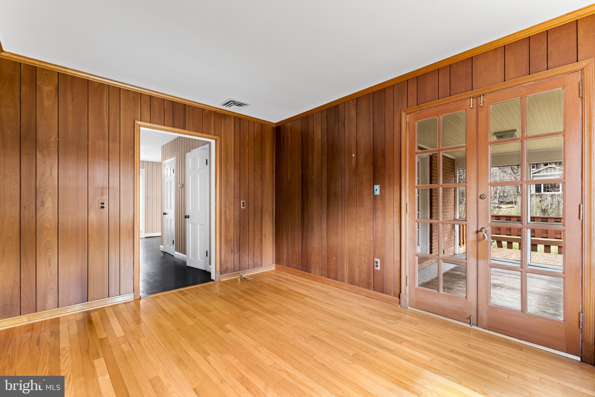 1607 Ruxton Road Towson, MD 21204 - Photo 19 of 46 a bedroom with a bed and wooden floor