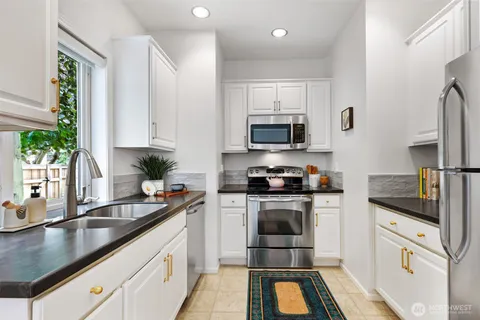 $450,000 | 2110 California Avenue Southwest, Unit C, Seattle, WA 98116