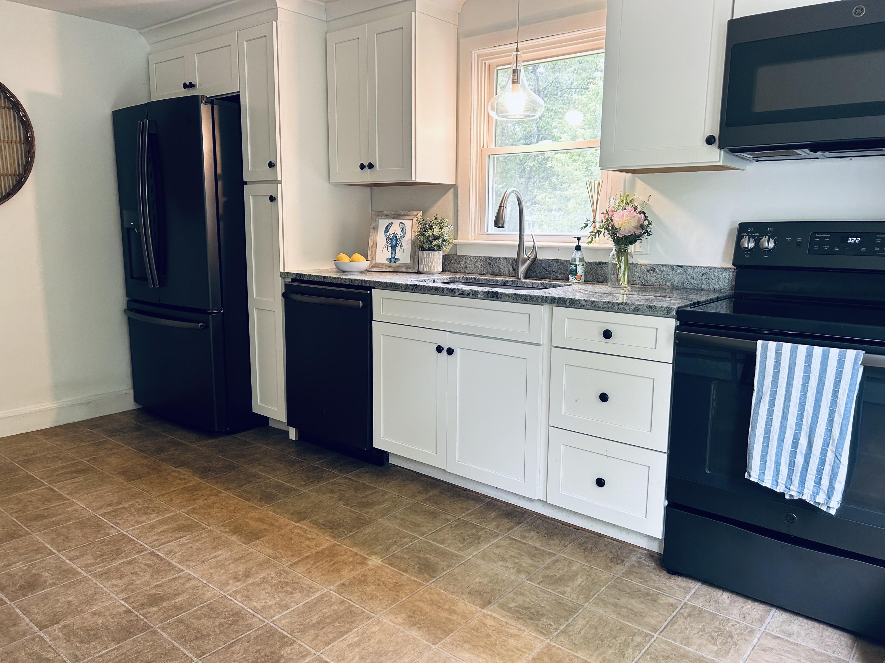 62 Deacon Road Yarmouth, ME 04096 - Photo 6 of 21 Kitchen