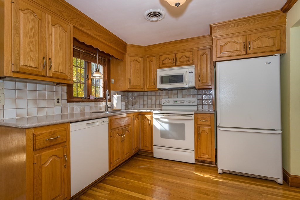 68 Howland Road Stoughton, MA 02072 - Photo 5 of 19 Gallery Image 5