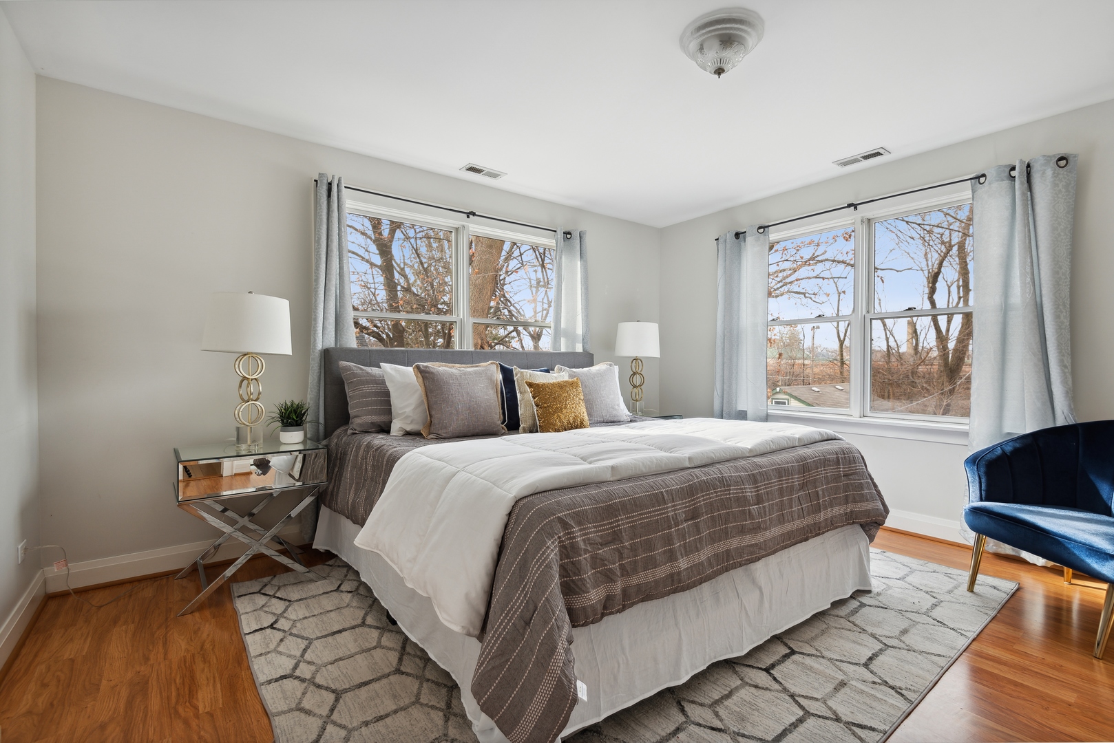 2120 Wesley Avenue Evanston, IL 60201 - Photo 18 of 32 a bedroom with a bed and a couch