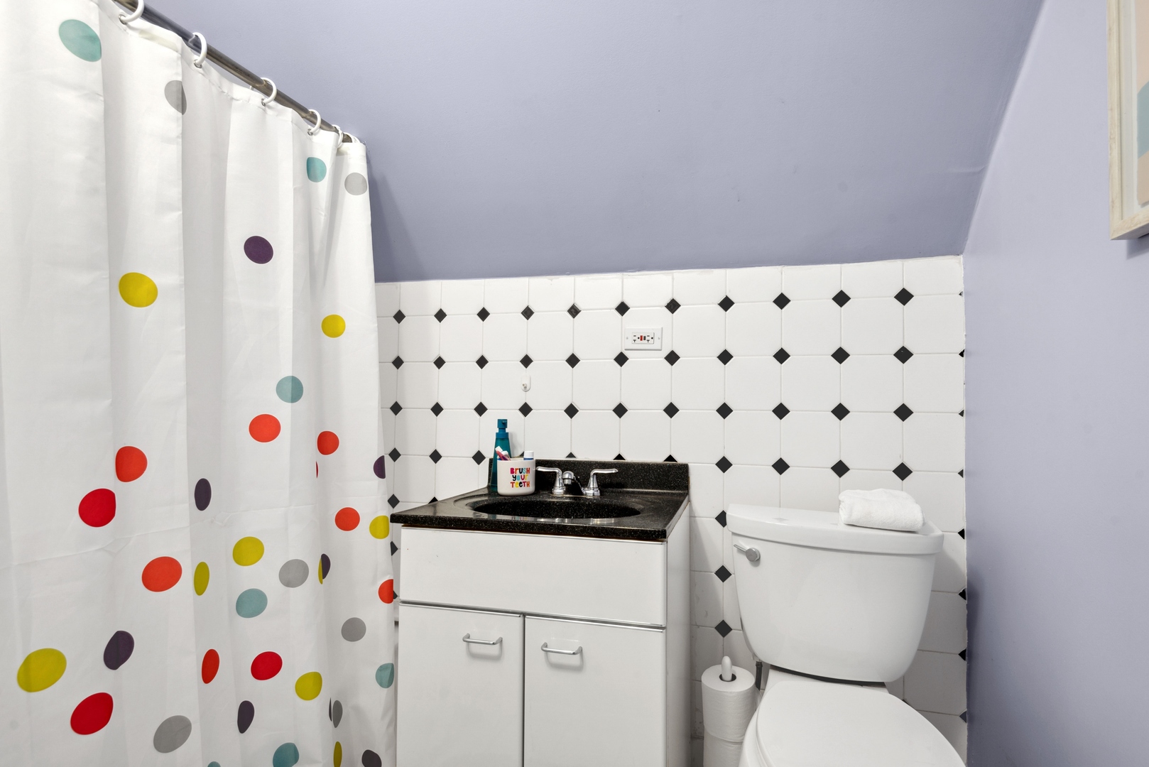 2120 Wesley Avenue Evanston, IL 60201 - Photo 23 of 32 a bathroom with a sink and toilet