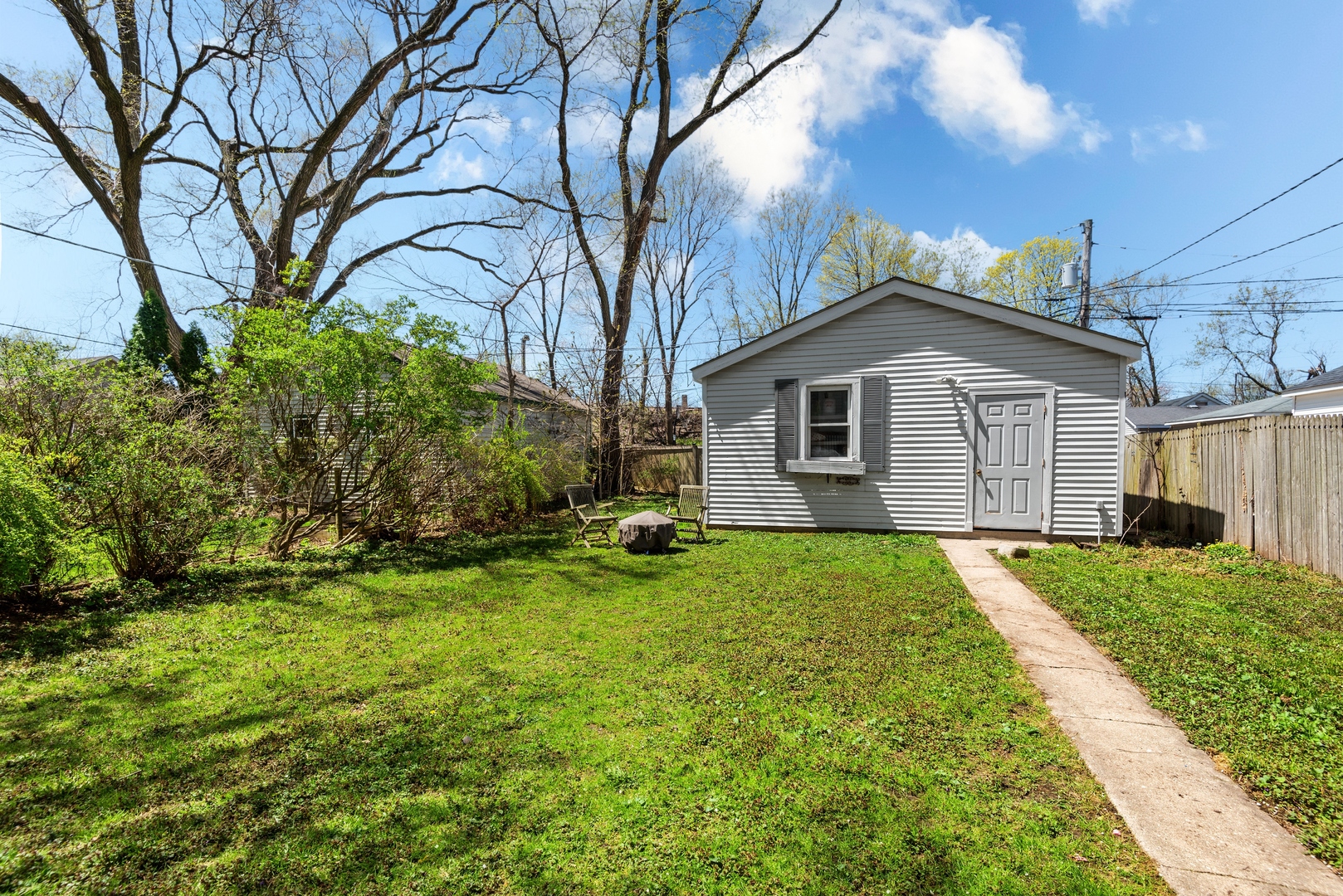 2120 Wesley Avenue Evanston, IL 60201 - Photo 28 of 32 a view of backyard of house with green space