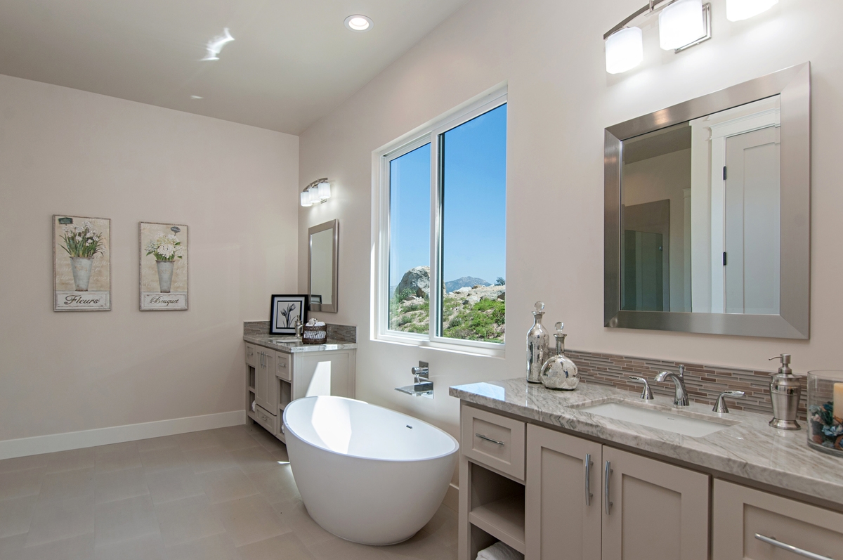13495 Del Poniente Road Poway, CA 92064 - Photo 18 of 24 Dramatic soaking tub