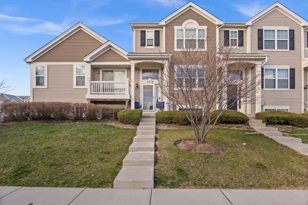 $295,000 | 1716 Windward Drive, Pingree Grove, IL 60140