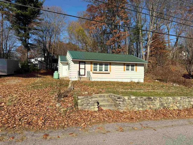 $2,000 | 42 Woodland Avenue, Laconia, NH 03246