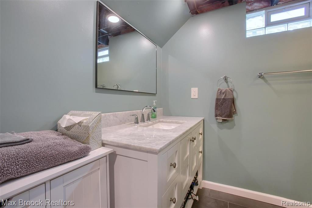 1674 Harvard Road Berkley, MI 48072 - Photo 23 of 30