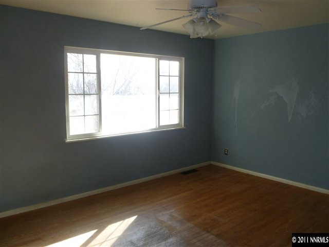 1290 Earl Drive Reno, NV 89503 - Photo 11 of 13 an empty room with a window