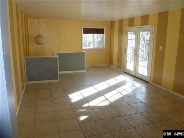 1290 Earl Drive Reno, NV 89503 - Photo 5 of 13 a view of entryway with window