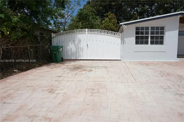 $1,390 | 12455 Southwest 185th Terrace, Unit 1, Miami, FL 33177