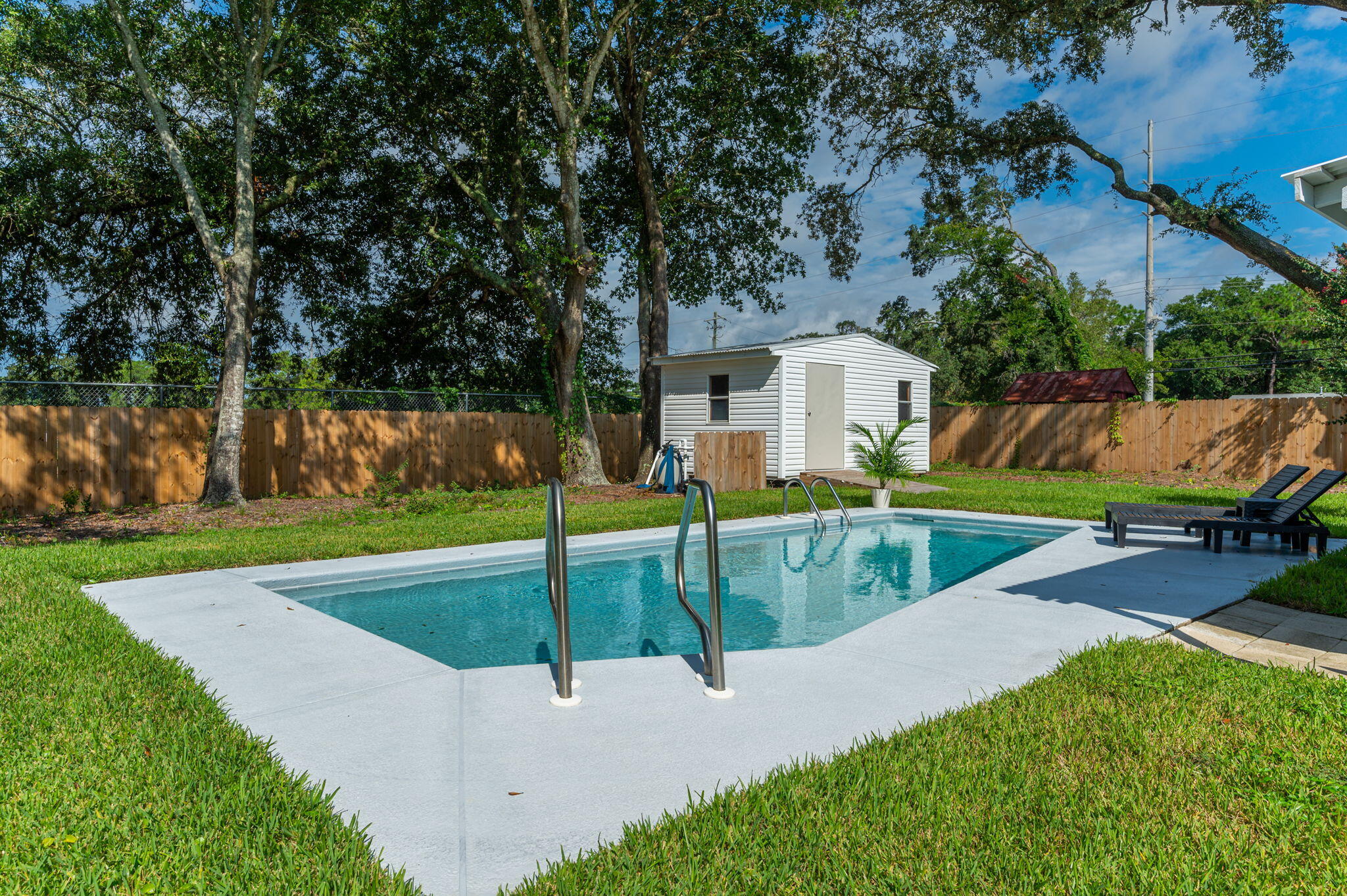 374 Coral Dr Southwest