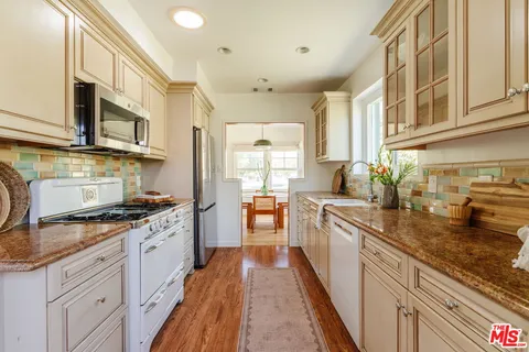 $1,095,000 | 13932 Hamlin Street, Valley Glen, CA 91401