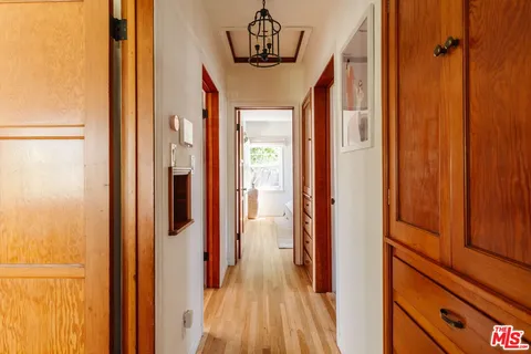 $1,095,000 | 13932 Hamlin Street, Valley Glen, CA 91401