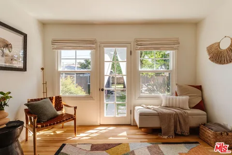 $1,095,000 | 13932 Hamlin Street, Valley Glen, CA 91401