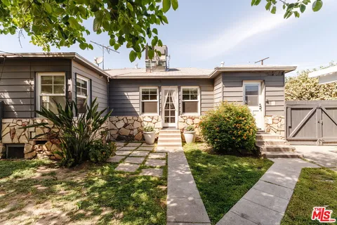 $1,095,000 | 13932 Hamlin Street, Valley Glen, CA 91401