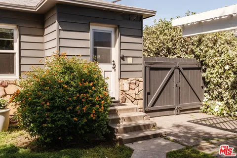 $1,095,000 | 13932 Hamlin Street, Valley Glen, CA 91401