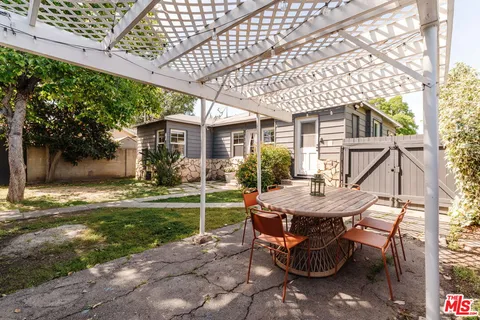 $1,095,000 | 13932 Hamlin Street, Valley Glen, CA 91401