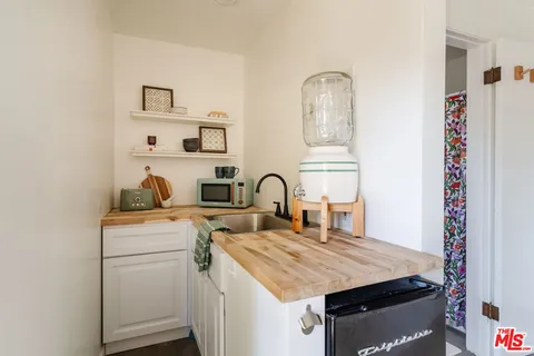 $1,095,000 | 13932 Hamlin Street, Valley Glen, CA 91401