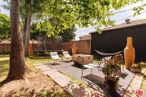 $1,095,000 | 13932 Hamlin Street, Valley Glen, CA 91401