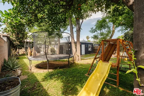$1,095,000 | 13932 Hamlin Street, Valley Glen, CA 91401