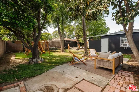 $1,095,000 | 13932 Hamlin Street, Valley Glen, CA 91401