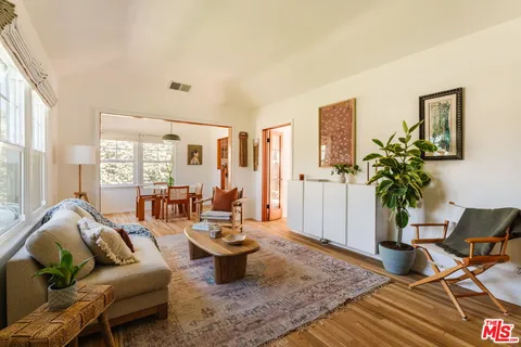 $1,095,000 | 13932 Hamlin Street, Valley Glen, CA 91401