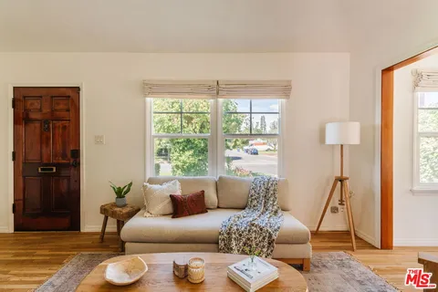 $1,095,000 | 13932 Hamlin Street, Valley Glen, CA 91401